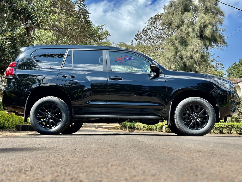 toyota-land-cruiser-prado-matt-black-edition-2020-1781